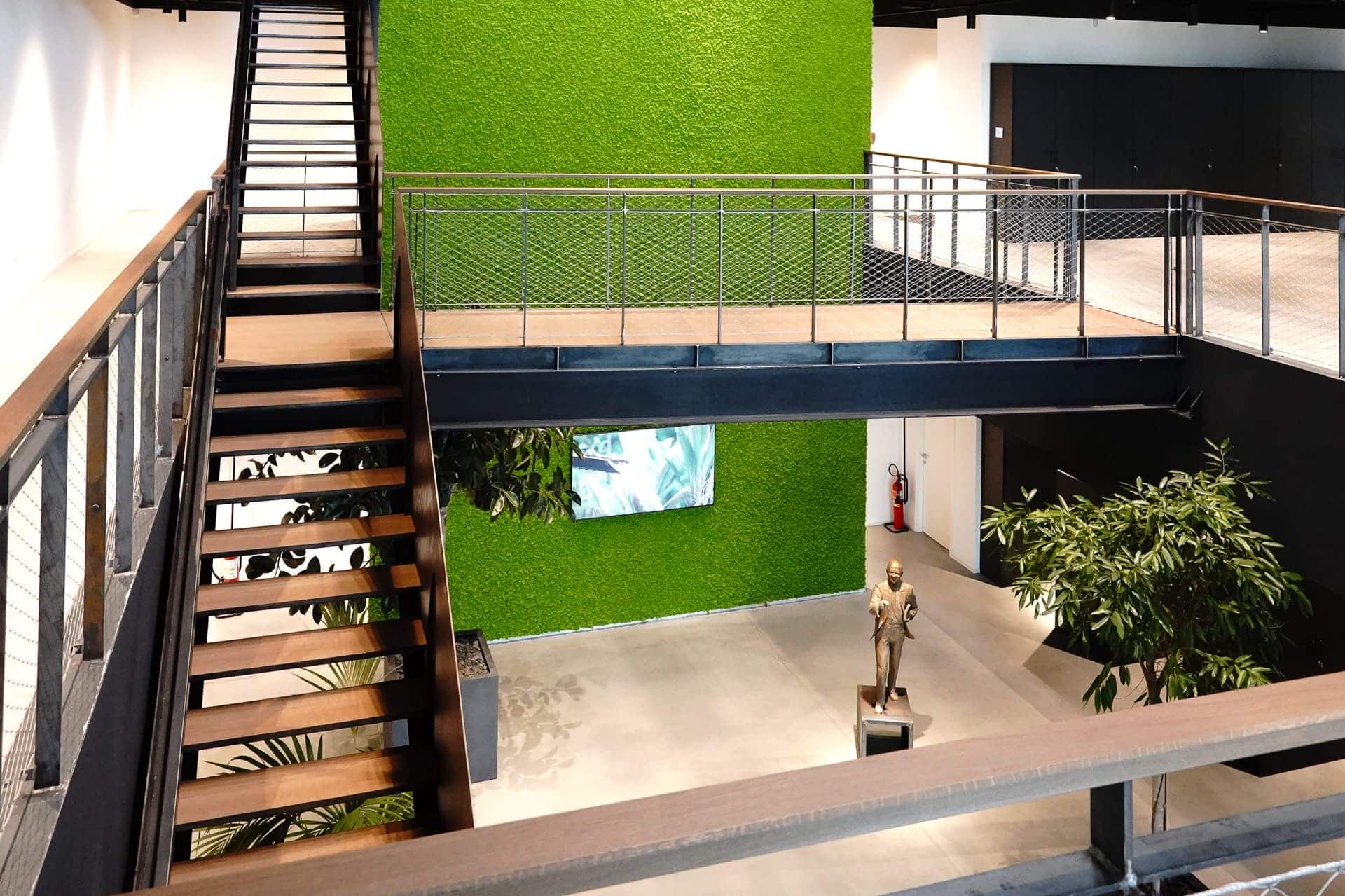 Installazione rapida di parete vegetale per progetti biophilic design corporate